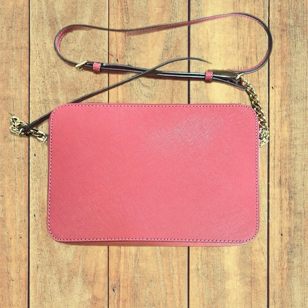 Michael Kors Pink Crossbody Bag with Sleek Design - Picture 2 of 4